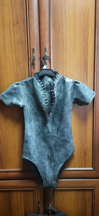 Body xs 34 latex 100% czarne zamki