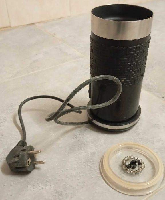 Aquecedor de leite e fazedor de espuma de leite