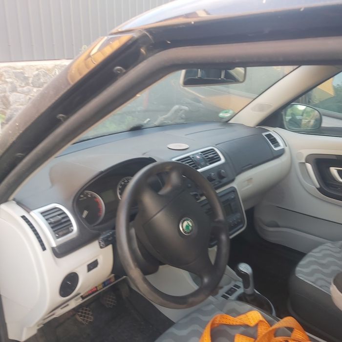 Продам по запчастинам шкода фабія 2