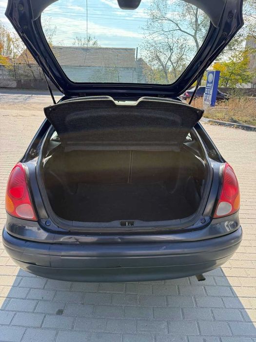 Toyota Corolla liftback 2001 года в хорошем состоянии