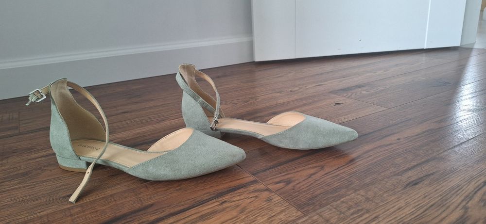 Płaskie sandały miętowe