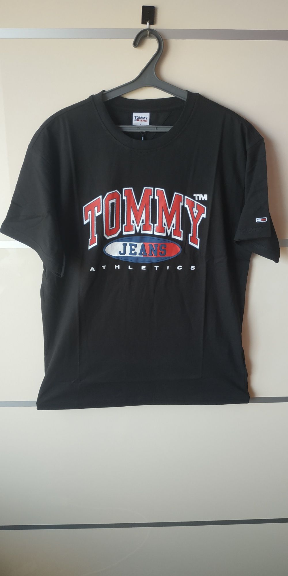 Футболка Tommy Jeans