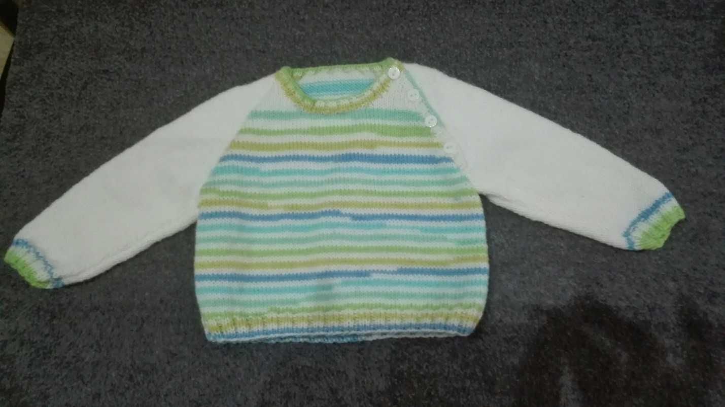 Casaquinho  camisola malha bebé feito por avó com  caixa embrulho