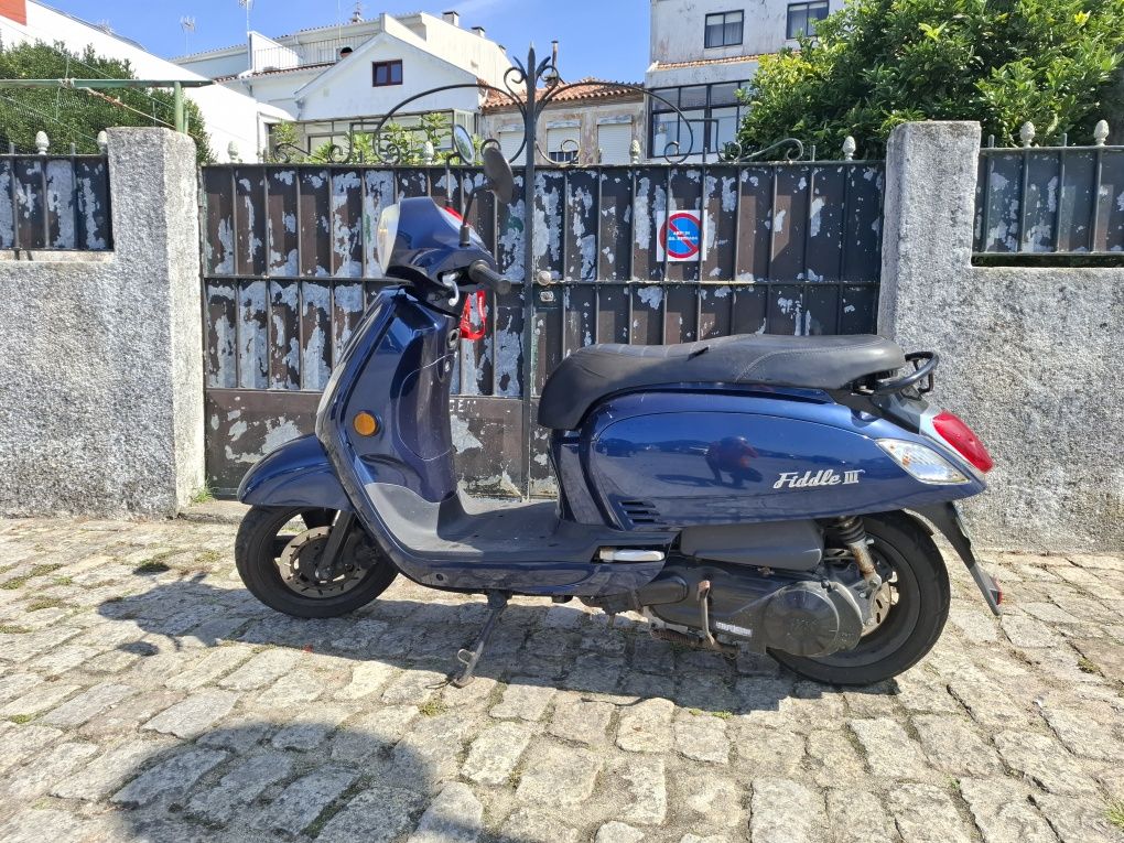 Vende-se Scooter sym findlle 3