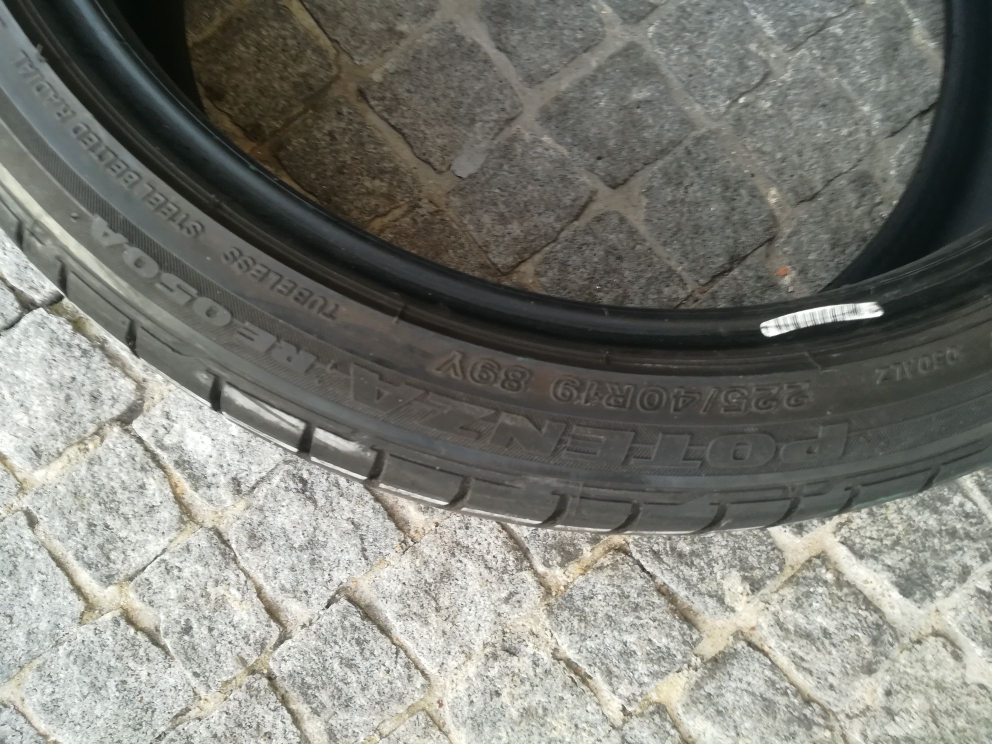 2 pneus 225 40 r19 Runflat Bridgestone