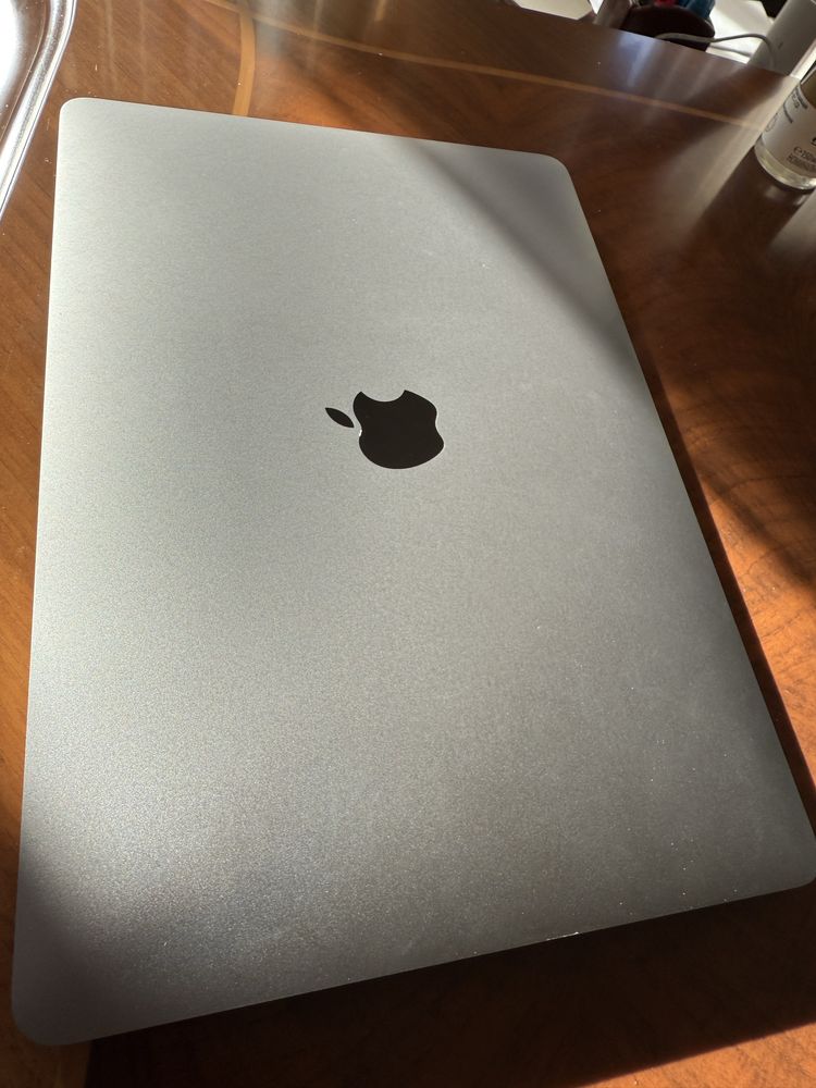 Продам Macbook Pro M2 8/256