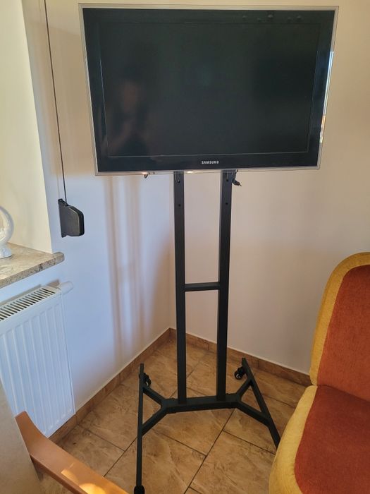 Stojak na kółkach do telewizora. Telewizor gratis