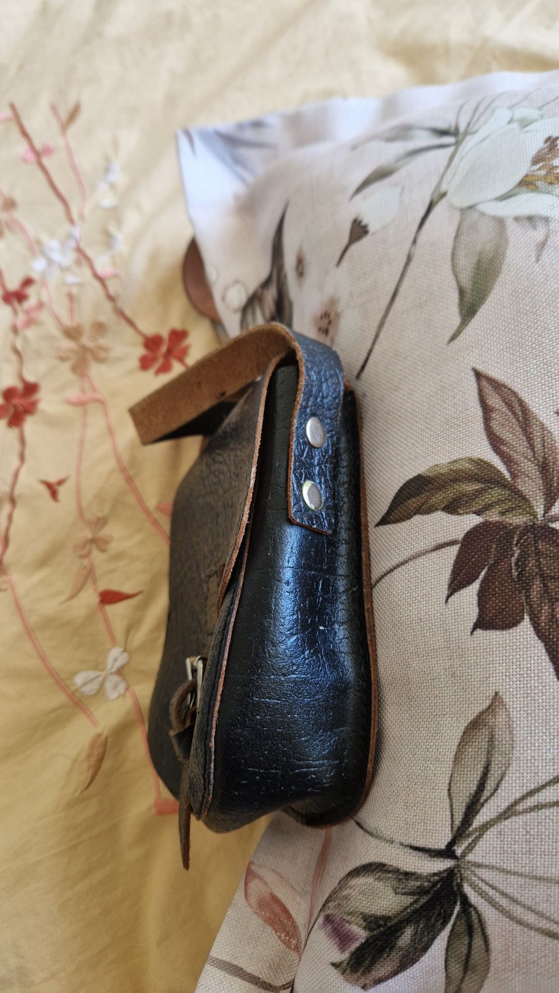 Mała, czarna torebka, skóra naturalna vintage.