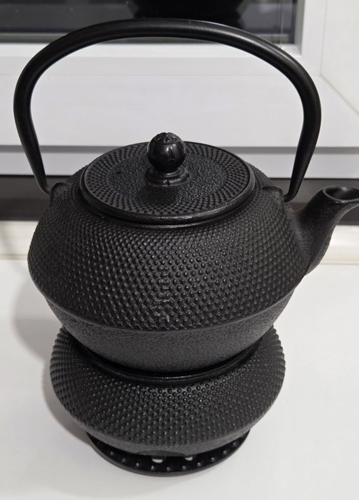 Czajnik żeliwny z podgrzewaczem