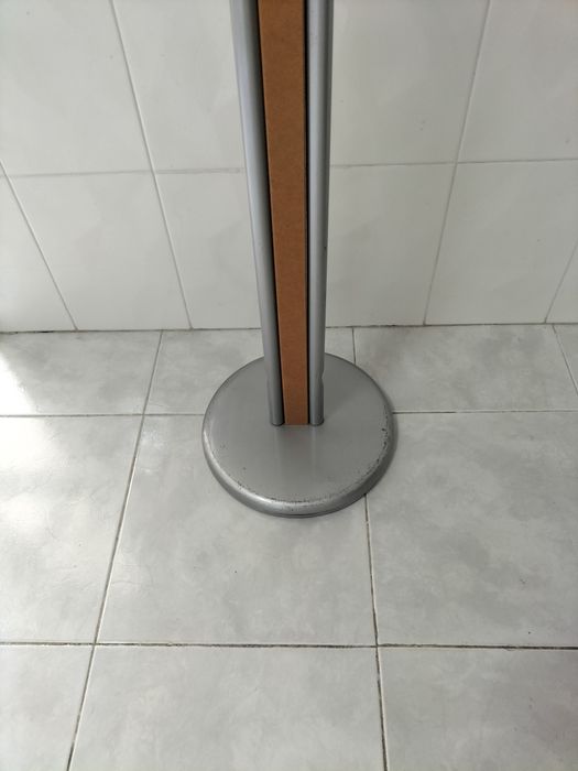 Suporte para roupa de quarto