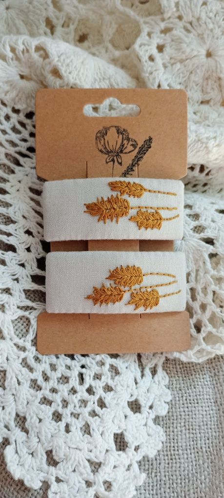 Haftowana biżuteria - spinki do włosów handmade