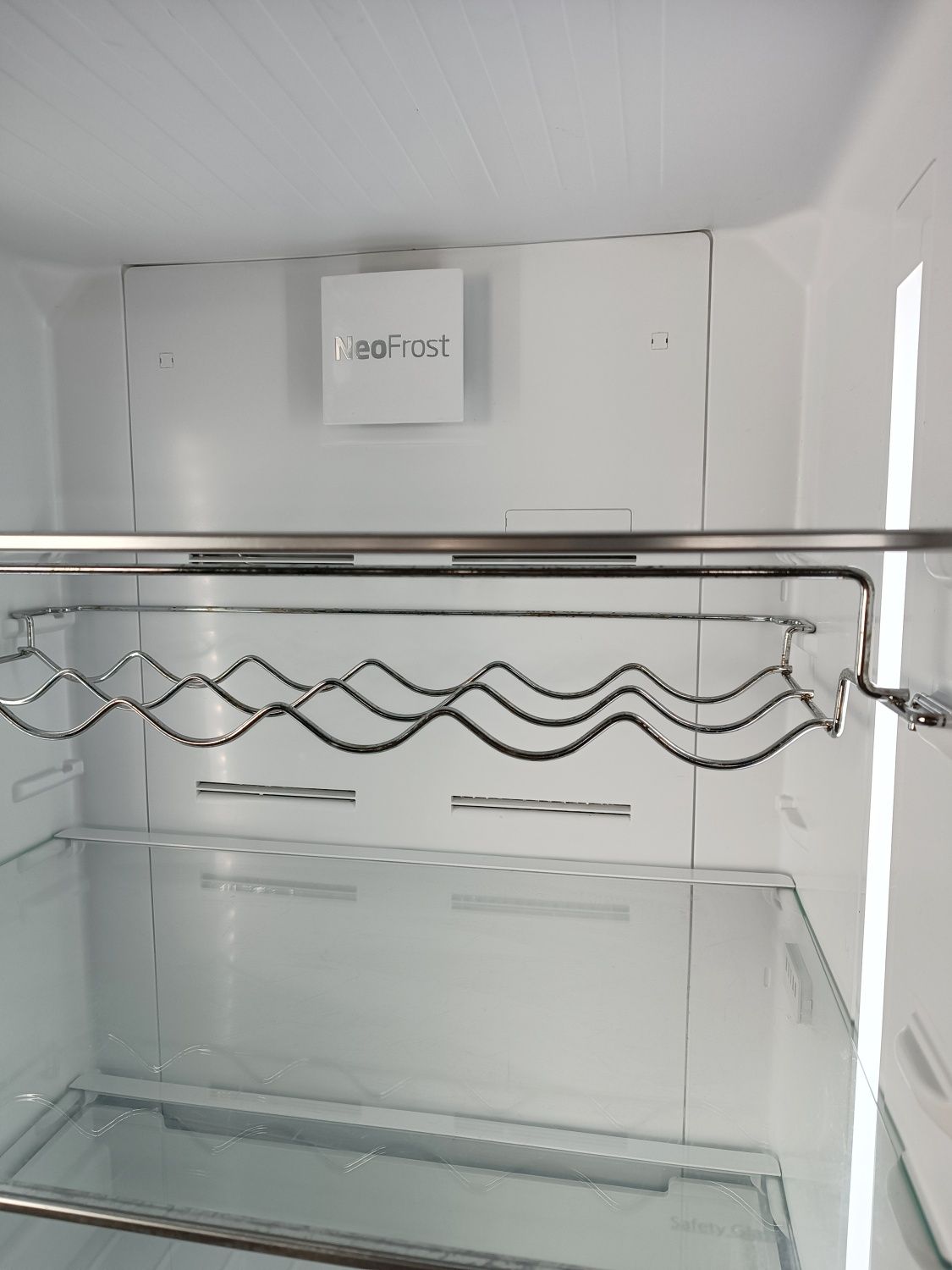Двокамерний холодильник тихий  BEKO чорне скло суха заморозка гарантія