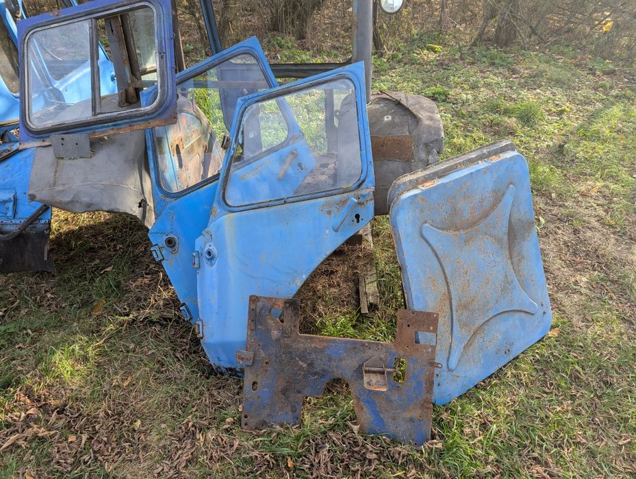 Мала кабіна мТз 80 82 полік двері скло крила Криша люк мТз 50.80.82