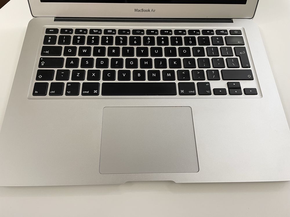 MacBook Air 13 (2017)