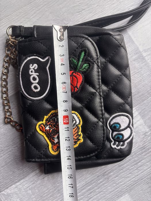 Reserved torebeczka mała malutka pikowana portfelik czarna naszywki