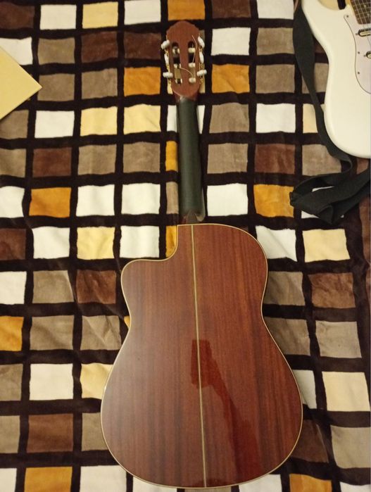 Классическая гитара Washburn