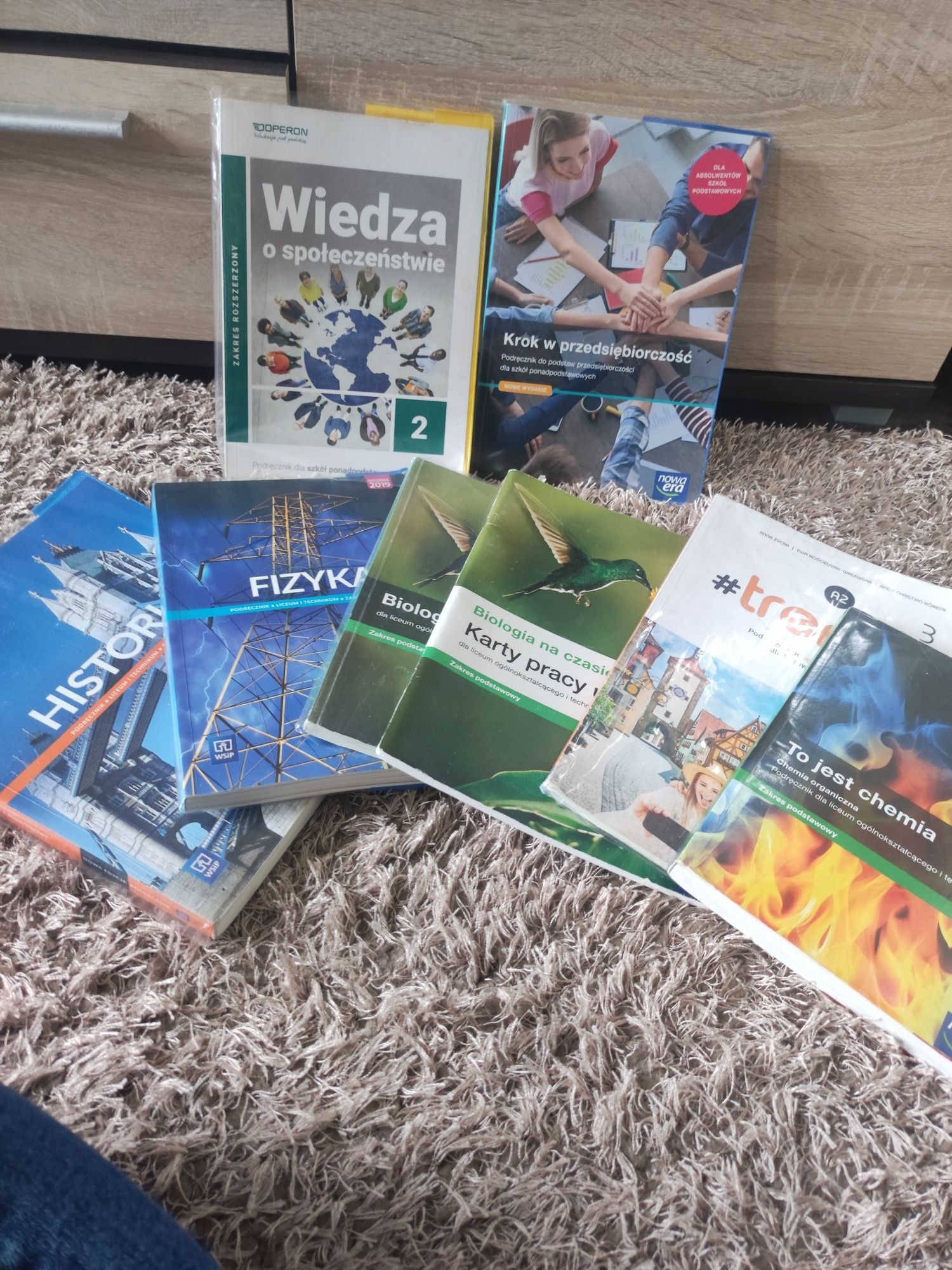 Sprzedam książki do 3 klasy LO