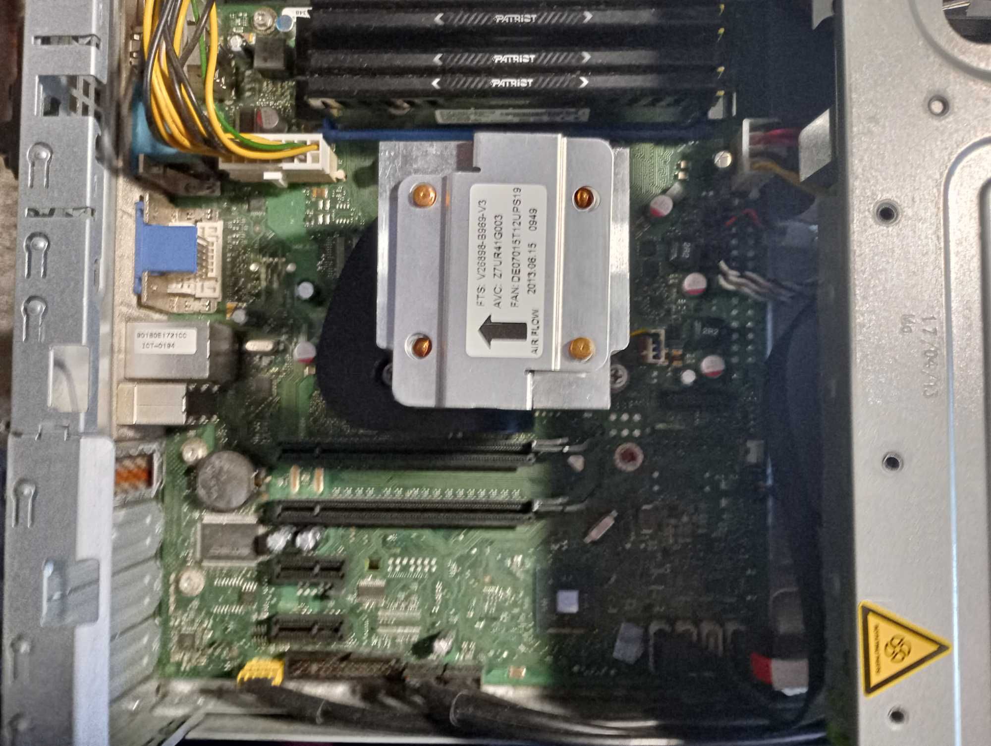 Sprzedam używany komputer Fujitsu Esprimo E720 E90