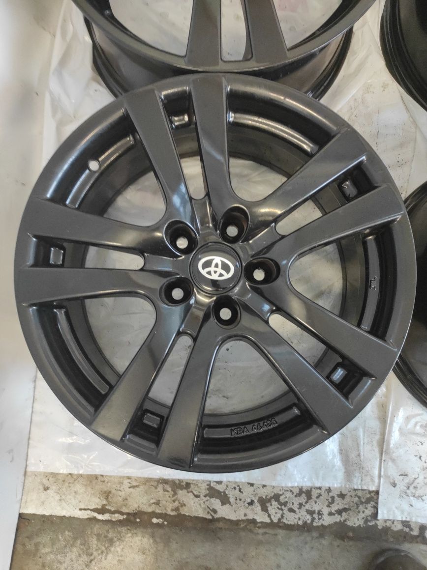 61 Felgi aluminiowe TOYOTA R 17 5x114,3 Bardzo Ładne Czarne
