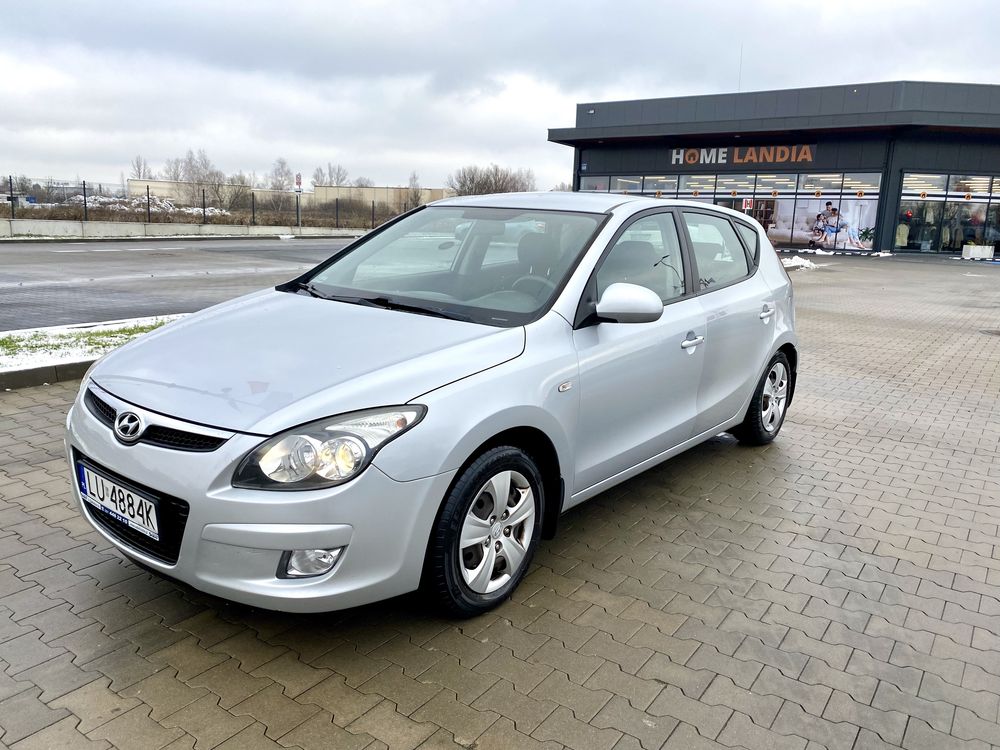Hyundai I 30 1.4 benzyna 2008 rok.