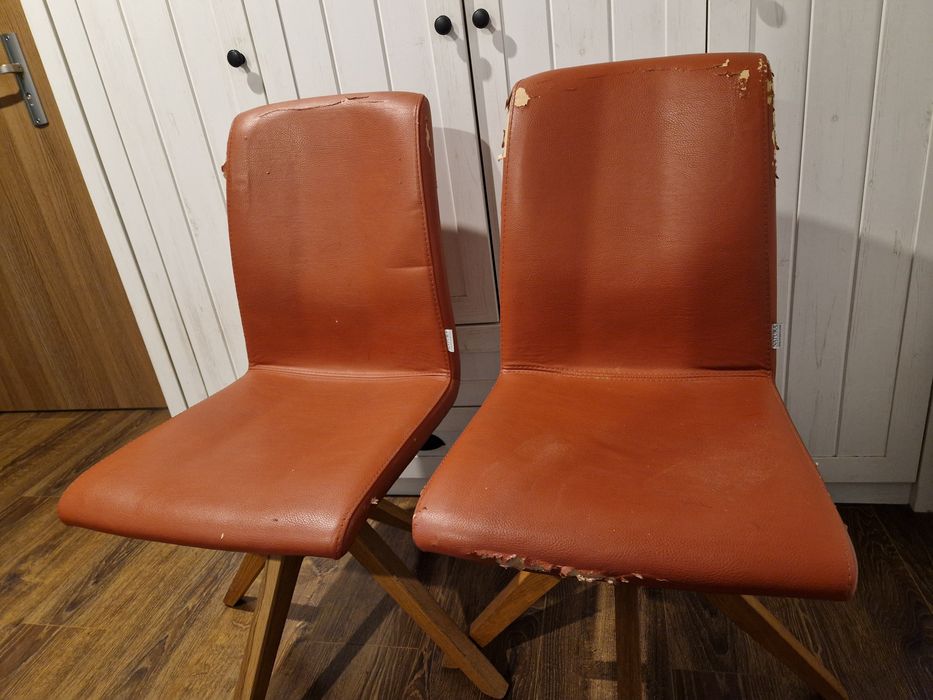 Krzesła tapicerowane, drewniana obrotowa noga