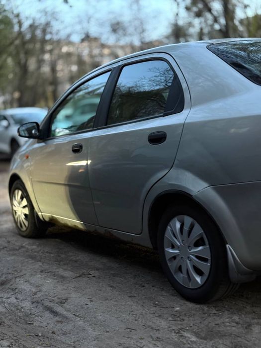 Шевроле авео t200 2005 1.5 газ/бенз