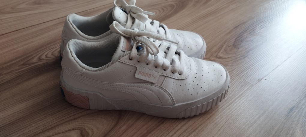 Sneakersy Buty dziewczęce Puma rozm.36