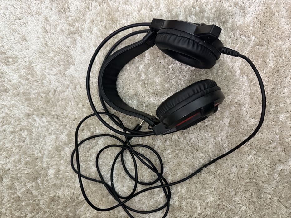 Fone de ouvido headset para jogos Redragon Memecoleous H112.