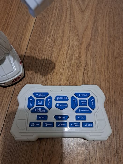 Tańczacy Robot na pilota