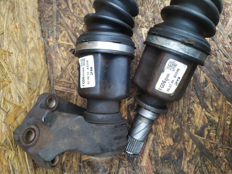 Полуось приводний вал Mazda 3 1.6 Мазда 3 1.6 3