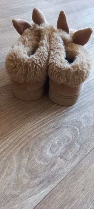 Угі на дівчинку 37 розміру