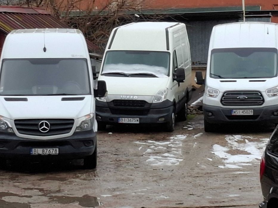 Transport przeprowadzki składanie mebli z paczek