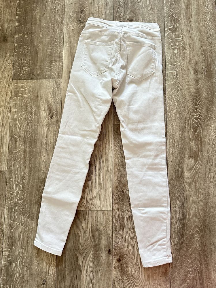 Белые джинсы slim bershka