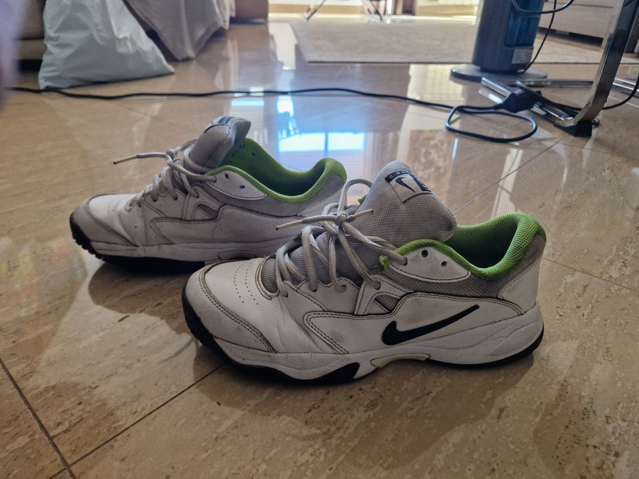 Ténis / Sapatilhas Nike brancos - tamanho 40 / 41