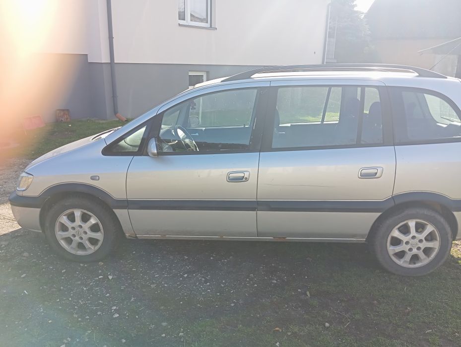 Samochód opel zafira