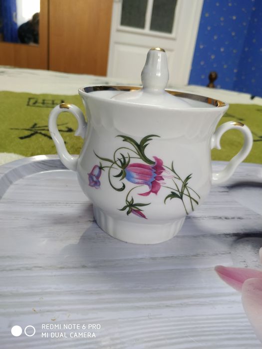 Сахарница винтаж вместительная.