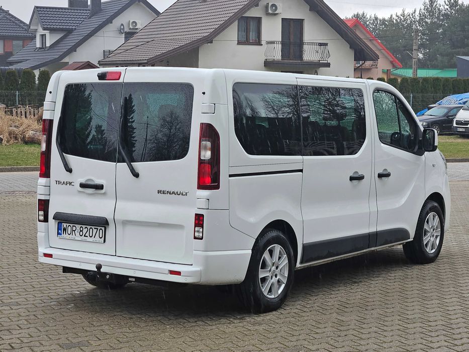 Renault Trafic 9 osób  jak nowy Full FV 23%