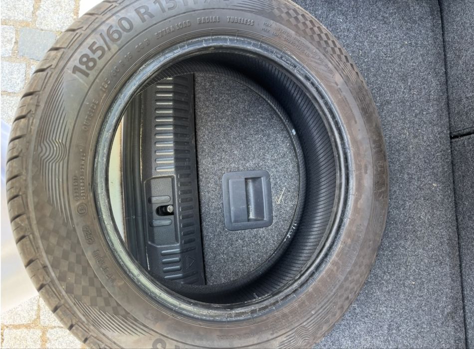 Pneu 185/60 R15 XL em ótimo estado