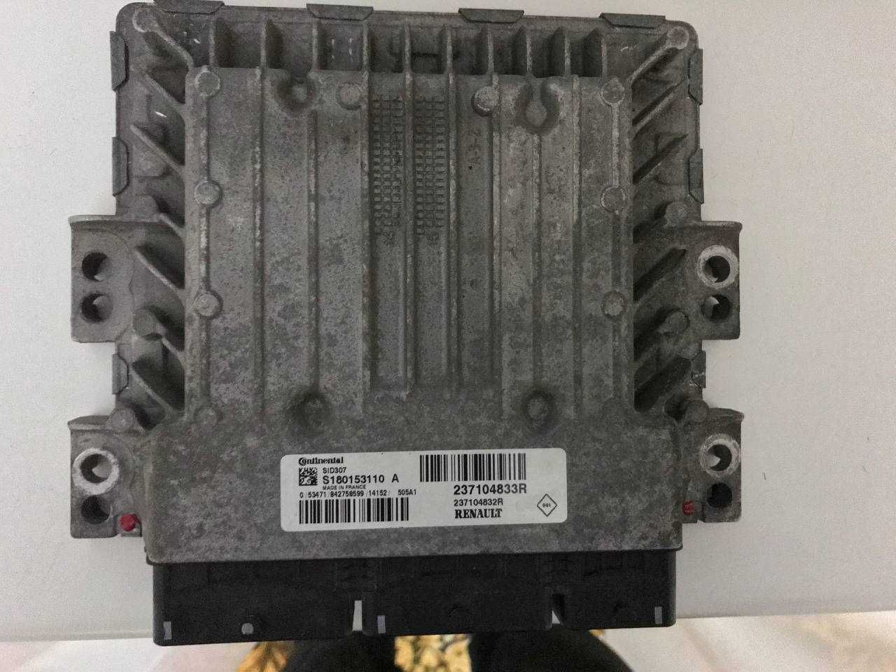 ЄБУ/Блок керування двигуном Renault Scenic/Megane 3 237104833R 1.5dci