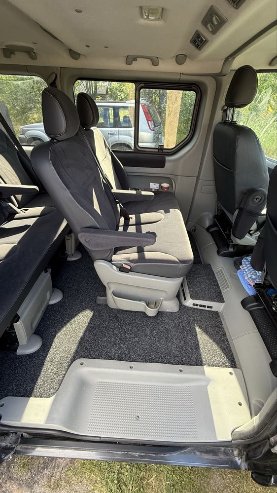 Renault Trafic Black Edition 2010 2.0 dCi 115KM 7-osobowy