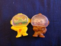 Figurki zabawki Milka Secret Box kosmos astronauci małpa żaba