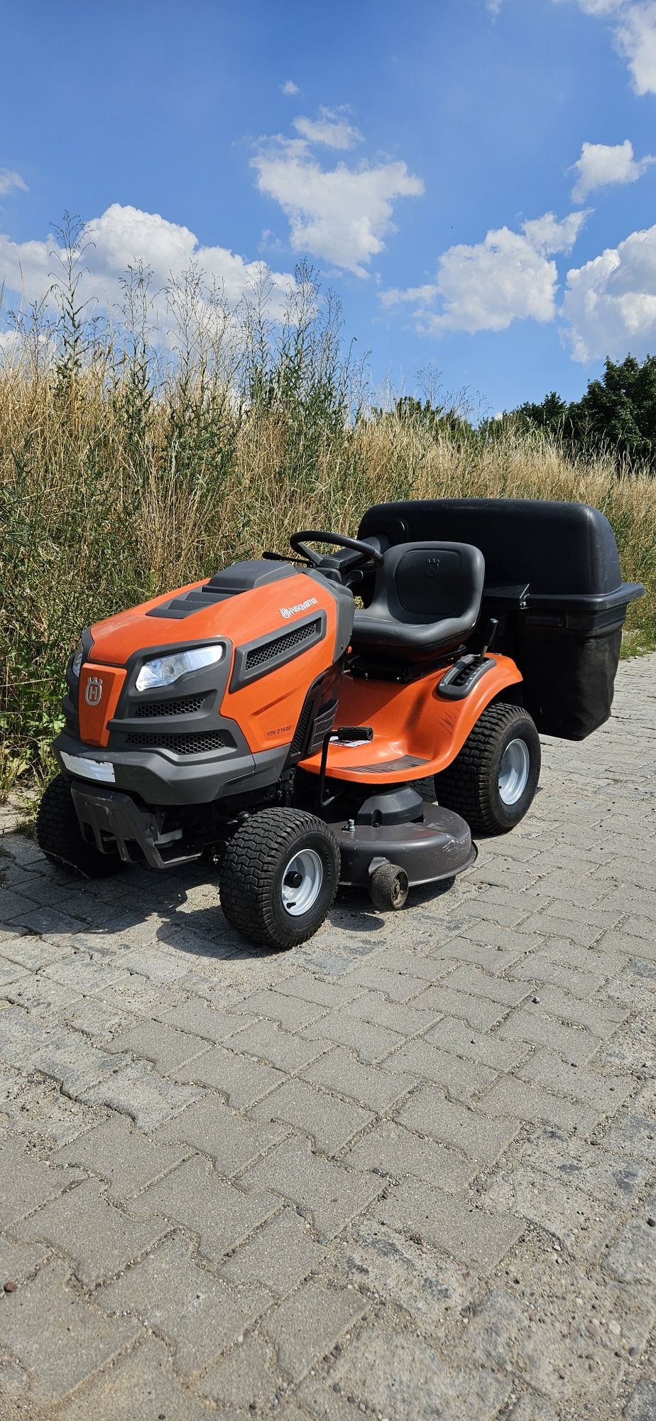 Traktorek koszący Husqvarna yth21k46 wyrzut boczny i kosz