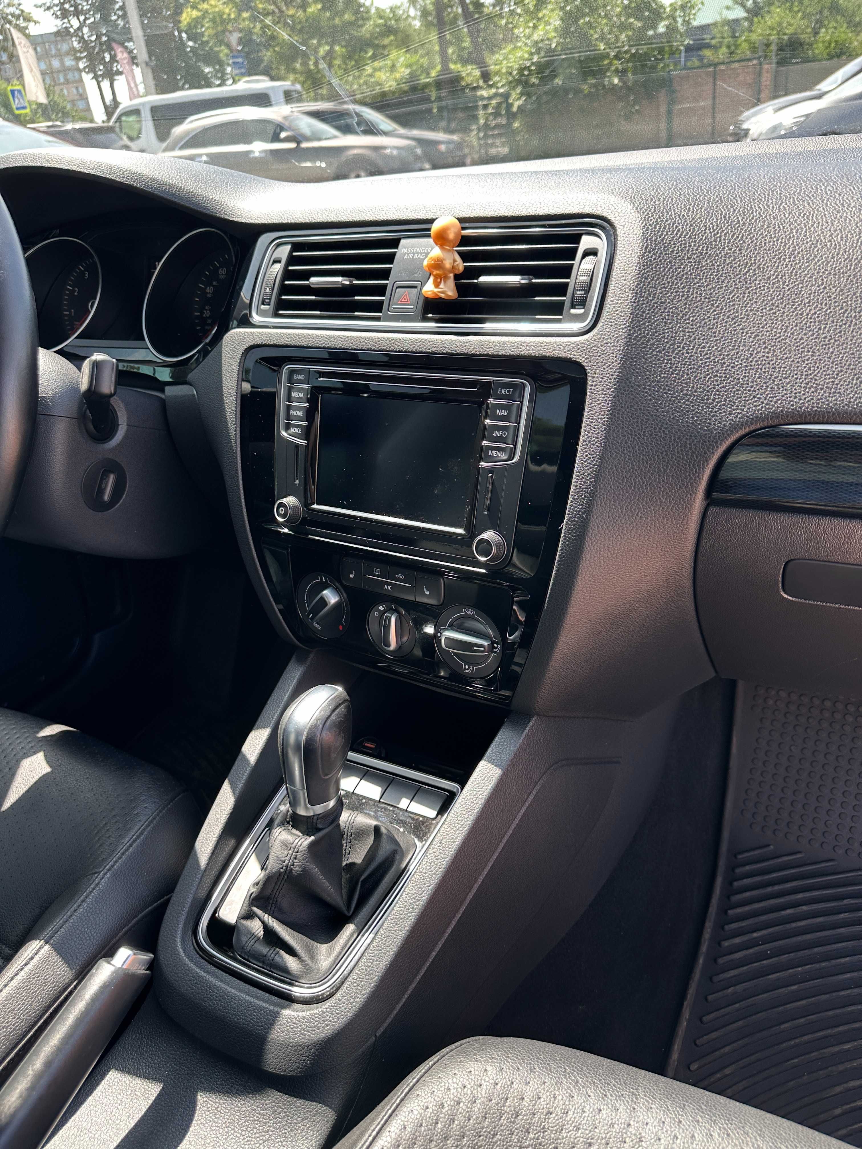 Продам  Volkswagen Jetta SEL 2016 рік можлива розстрочка,кредит!