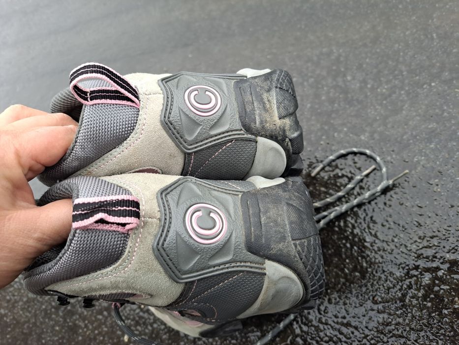 Ботинки женские зимние трекинговие  40-41рр