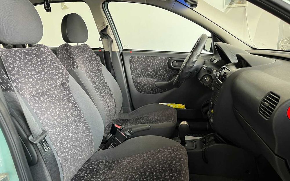 Opel Corsa 2002 рік.