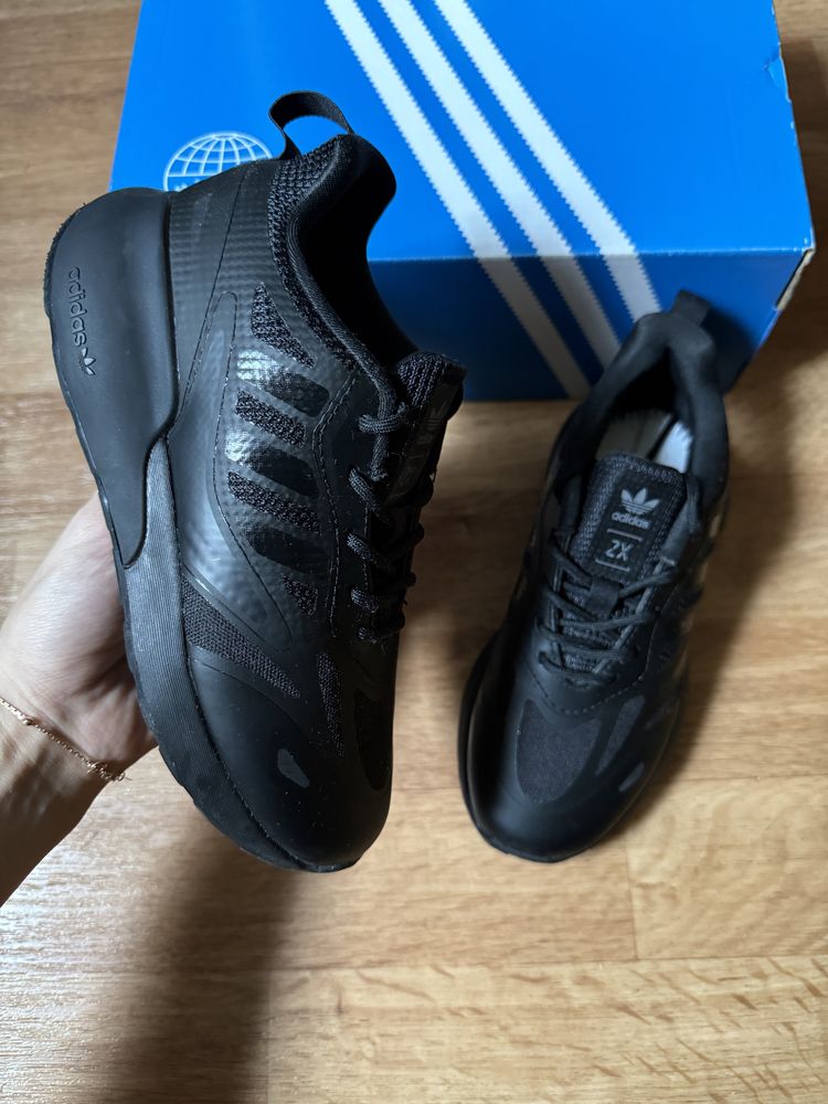 Кроссовки Adidas оригинал/ на весну-осень