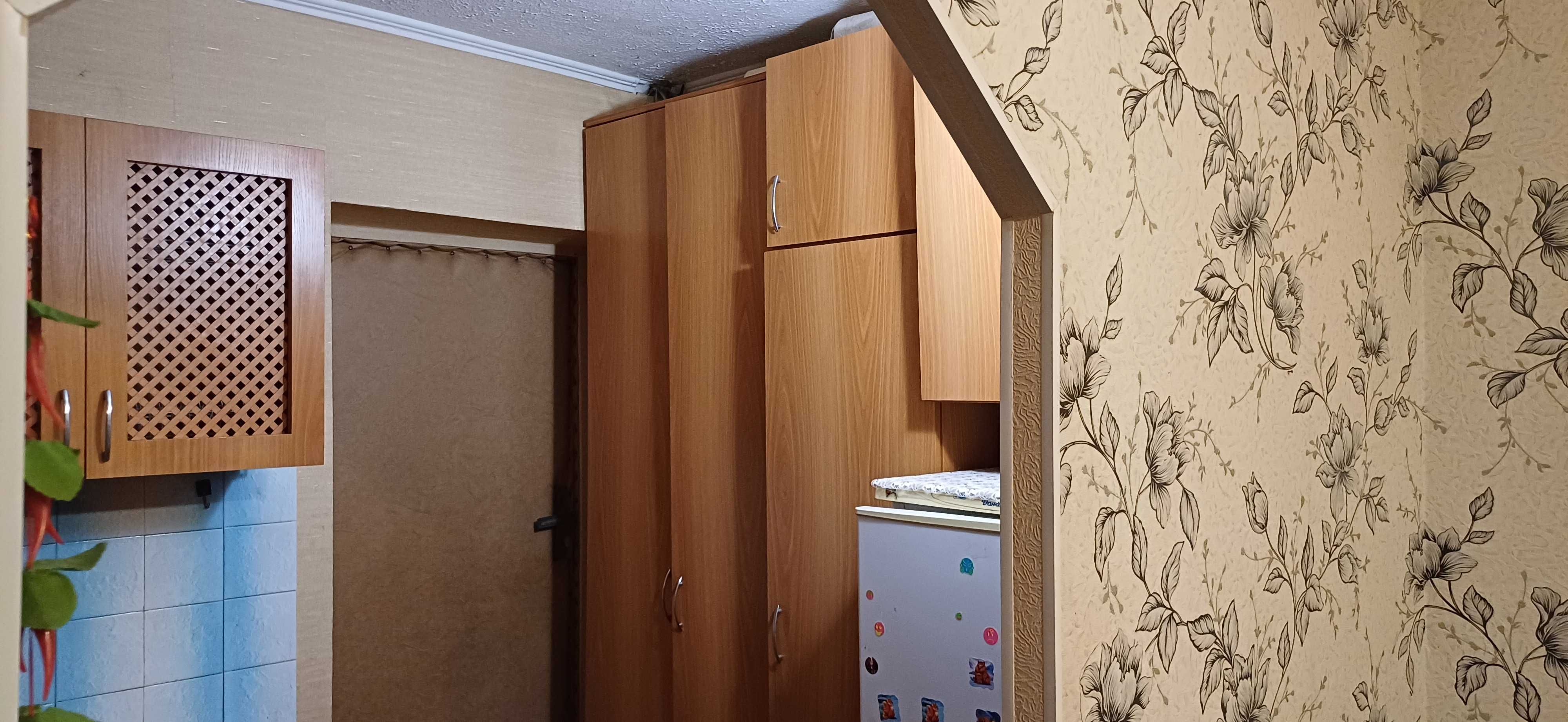 Здаеться кімната в гуртожитку, з власним душем, на тривалий термін