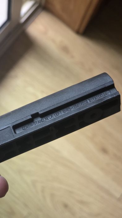 Pés TV Samsung 55QRQ60T