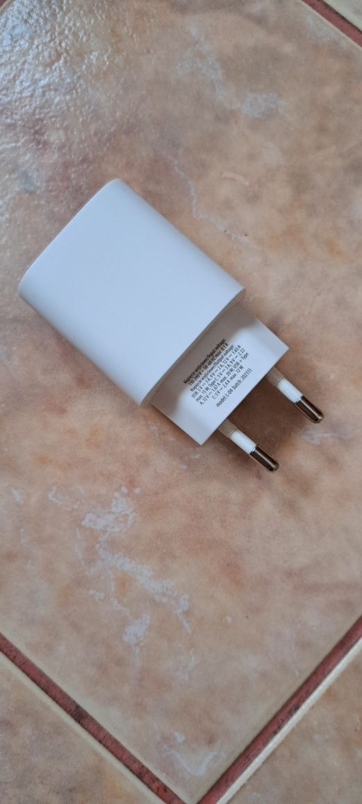 Ładowarka sieciowa FOREVER L-04 20W