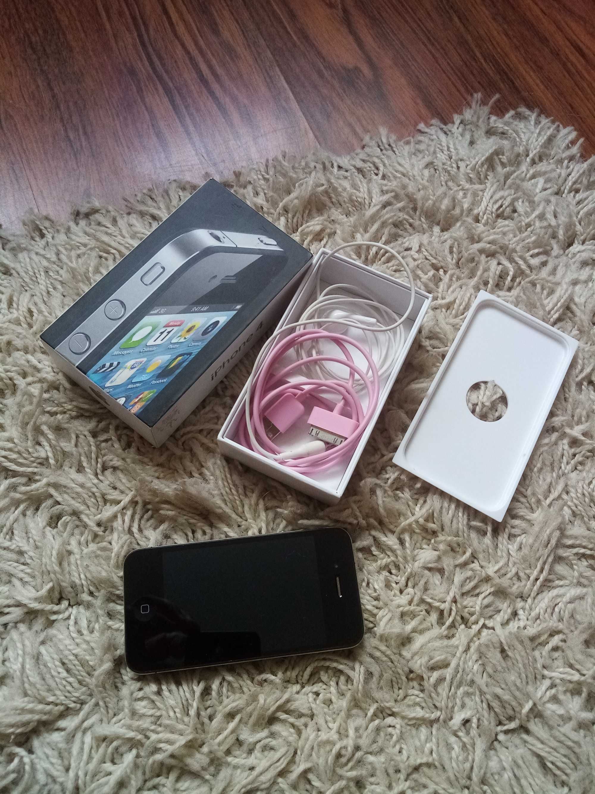 I Phone 4  8 GB black